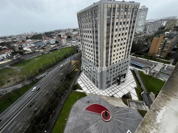 Apartamento T3 para Arrendamento em Lordelo do Ouro e Massarelos