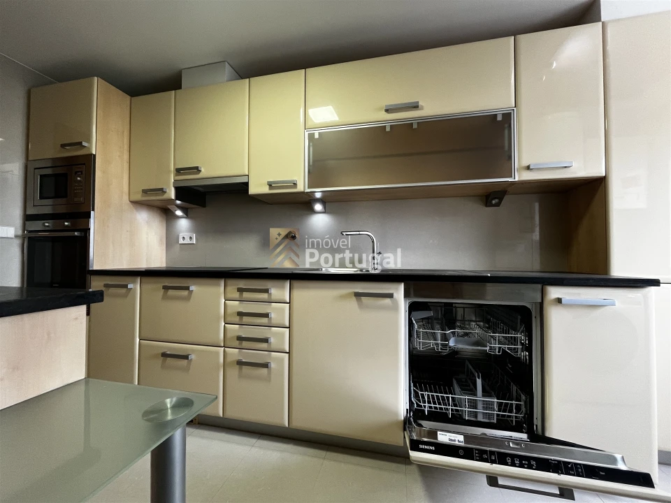Apartamento T3 para Arrendamento em Lordelo do Ouro e Massarelos Foto 9