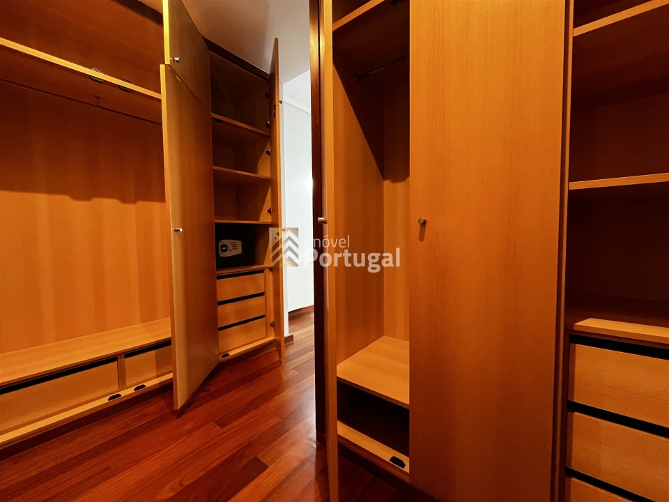 Apartamento T3 para Arrendamento em Lordelo do Ouro e Massarelos Foto 22
