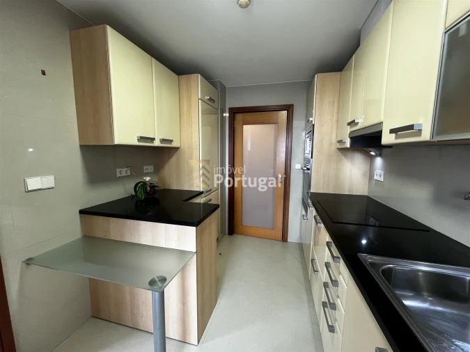 Apartamento T3 para Arrendamento em Lordelo do Ouro e Massarelos Foto 8