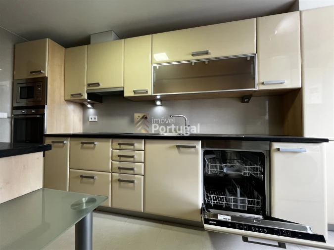 Apartamento T3 para Arrendamento em Lordelo do Ouro e Massarelos Foto 9