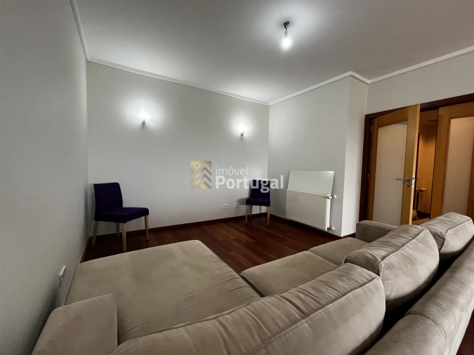 Apartamento T3 para Arrendamento em Lordelo do Ouro e Massarelos Foto 15