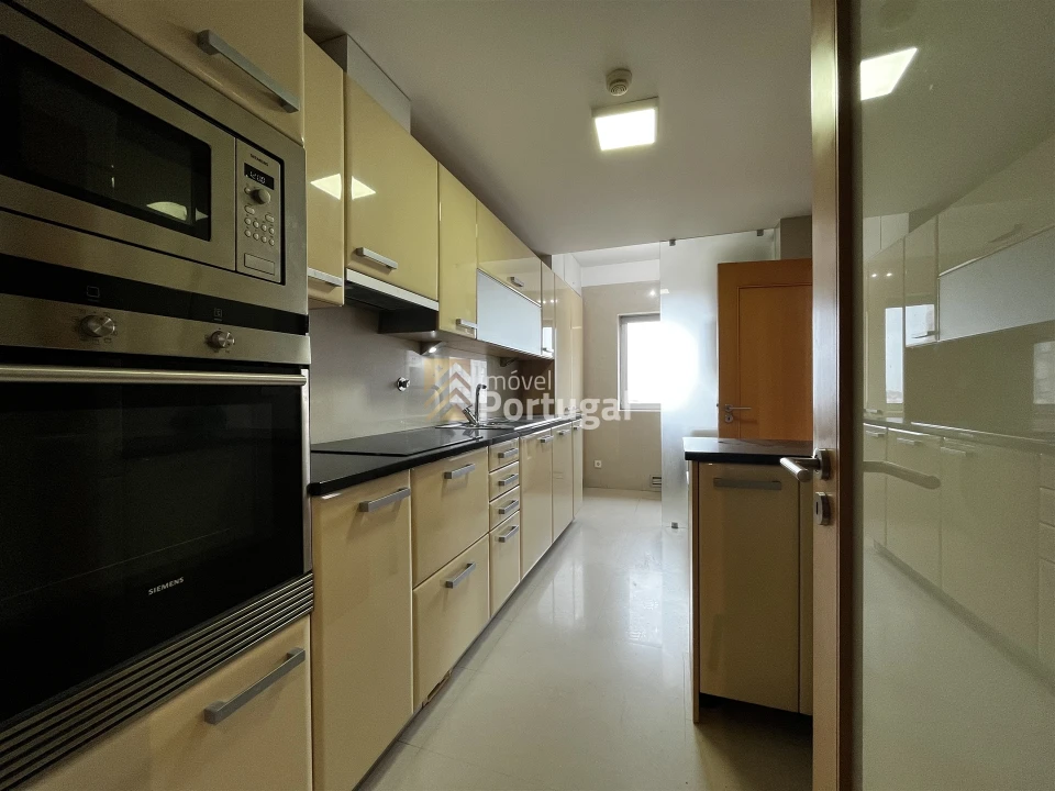 Apartamento T3 para Arrendamento em Lordelo do Ouro e Massarelos Foto 7