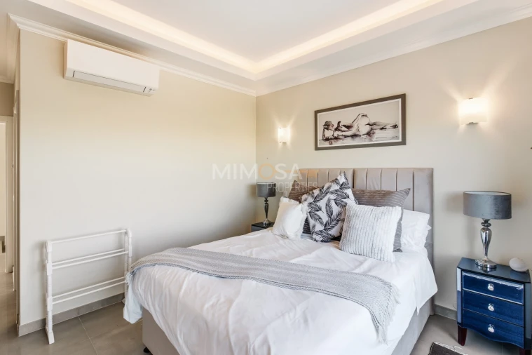 Moradia T4 para Venda em Lagos (São Sebastião e Santa Maria) Foto 16