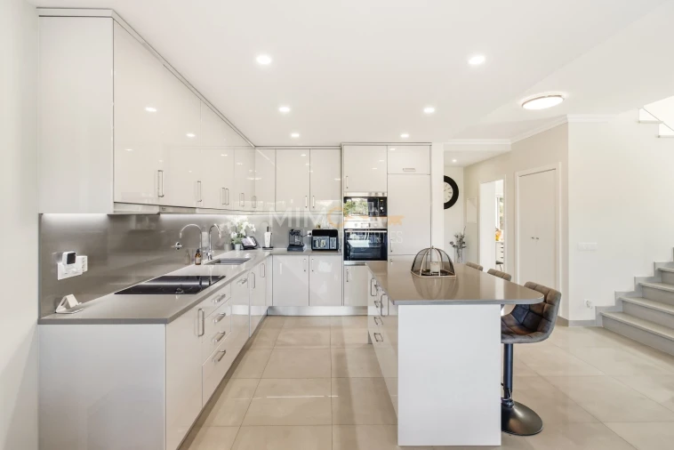 Moradia T4 para Venda em Lagos (São Sebastião e Santa Maria) Foto 9