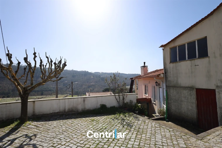 Moradia T3 para Venda em Trancozelos Foto 3