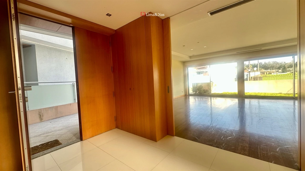 Moradia T4 para Venda em Pedroso e Seixezelo Foto 3