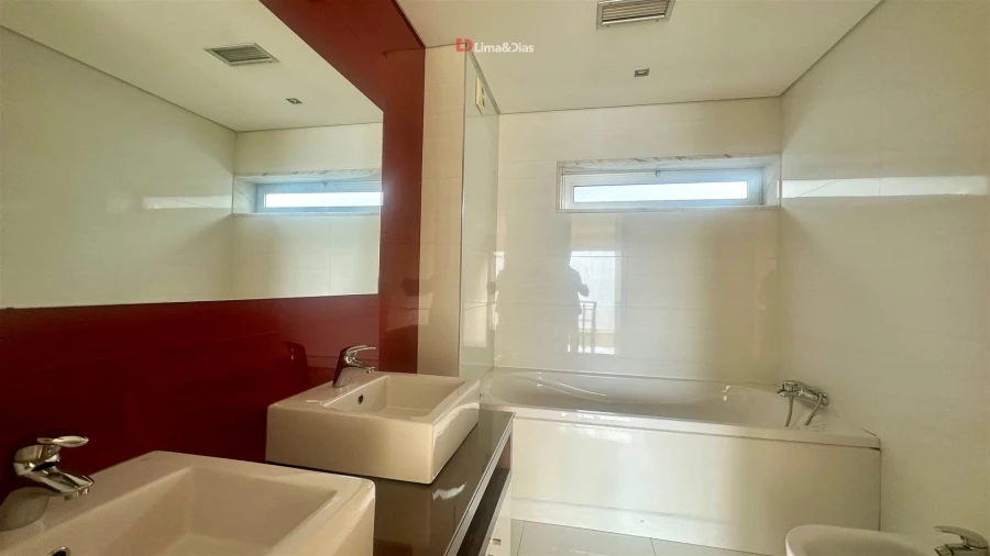 Moradia T4 para Venda em Pedroso e Seixezelo Foto 16