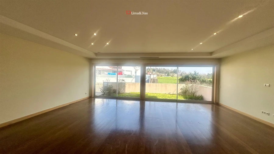 Moradia T4 para Venda em Pedroso e Seixezelo Foto 2