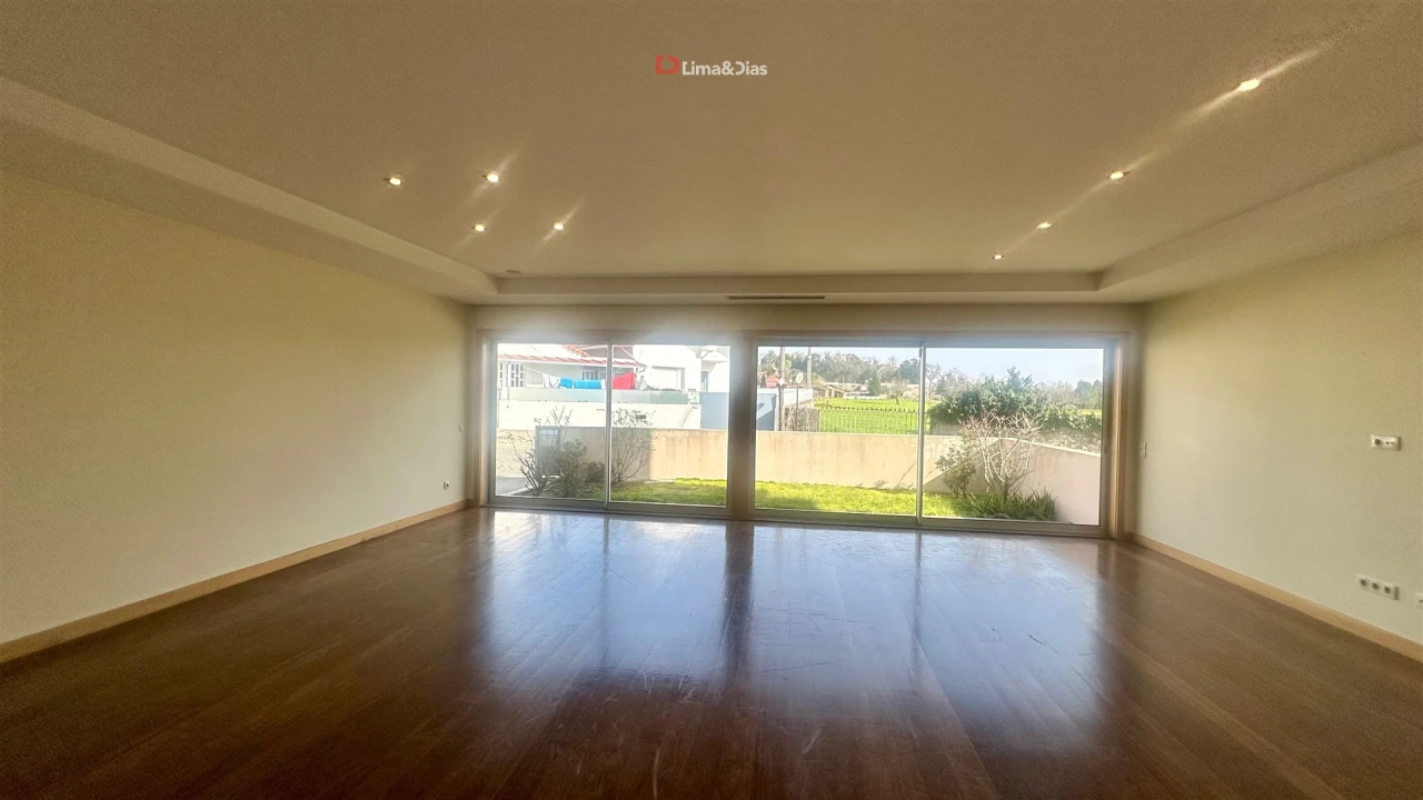 Moradia T4 para Venda em Pedroso e Seixezelo Foto 2