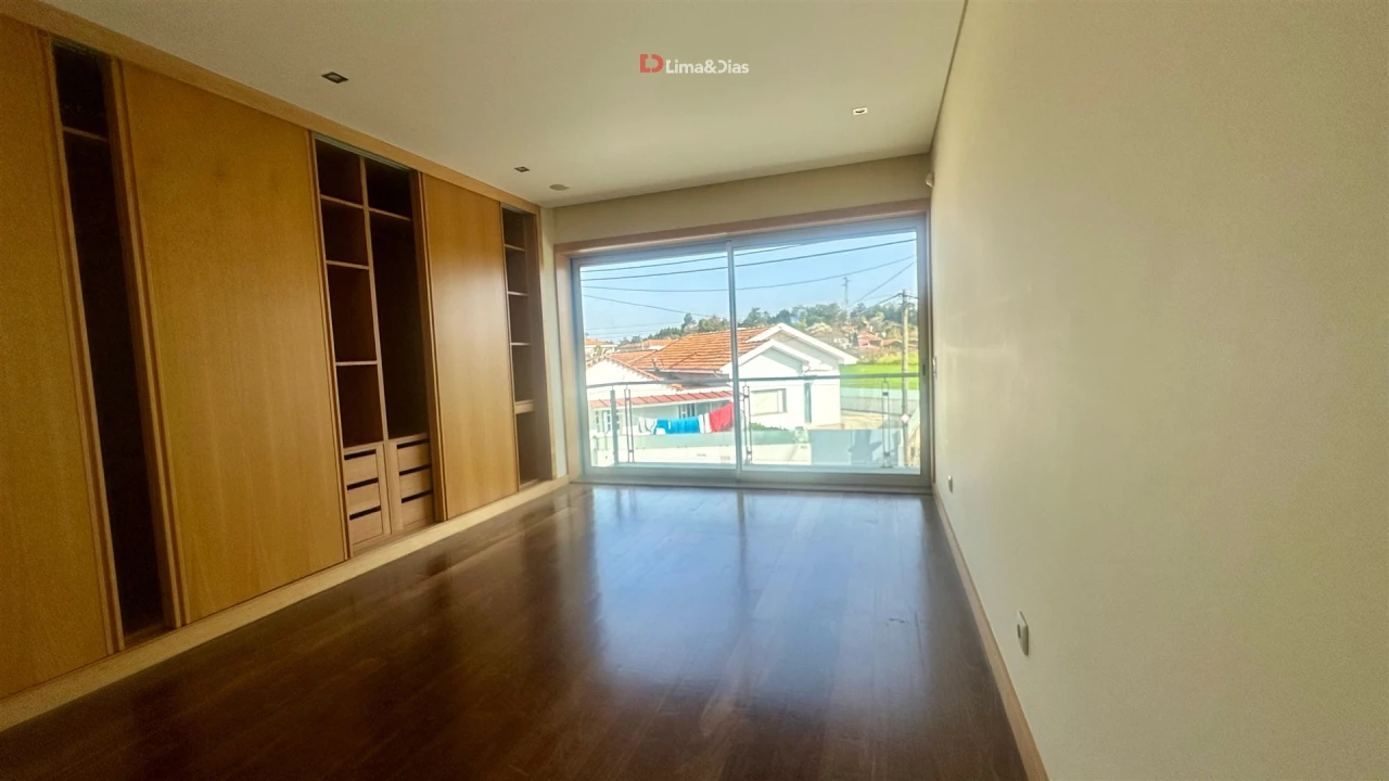 Moradia T4 para Venda em Pedroso e Seixezelo Foto 17