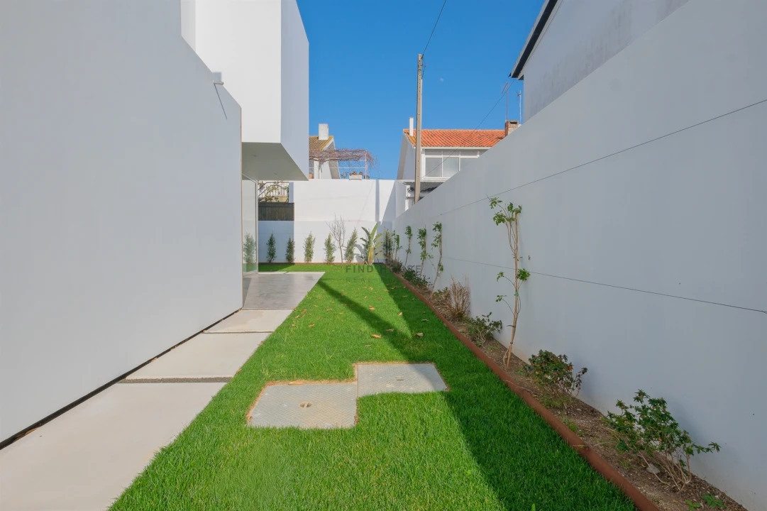 Moradia T4 para Venda em São Domingos de Rana Foto 41