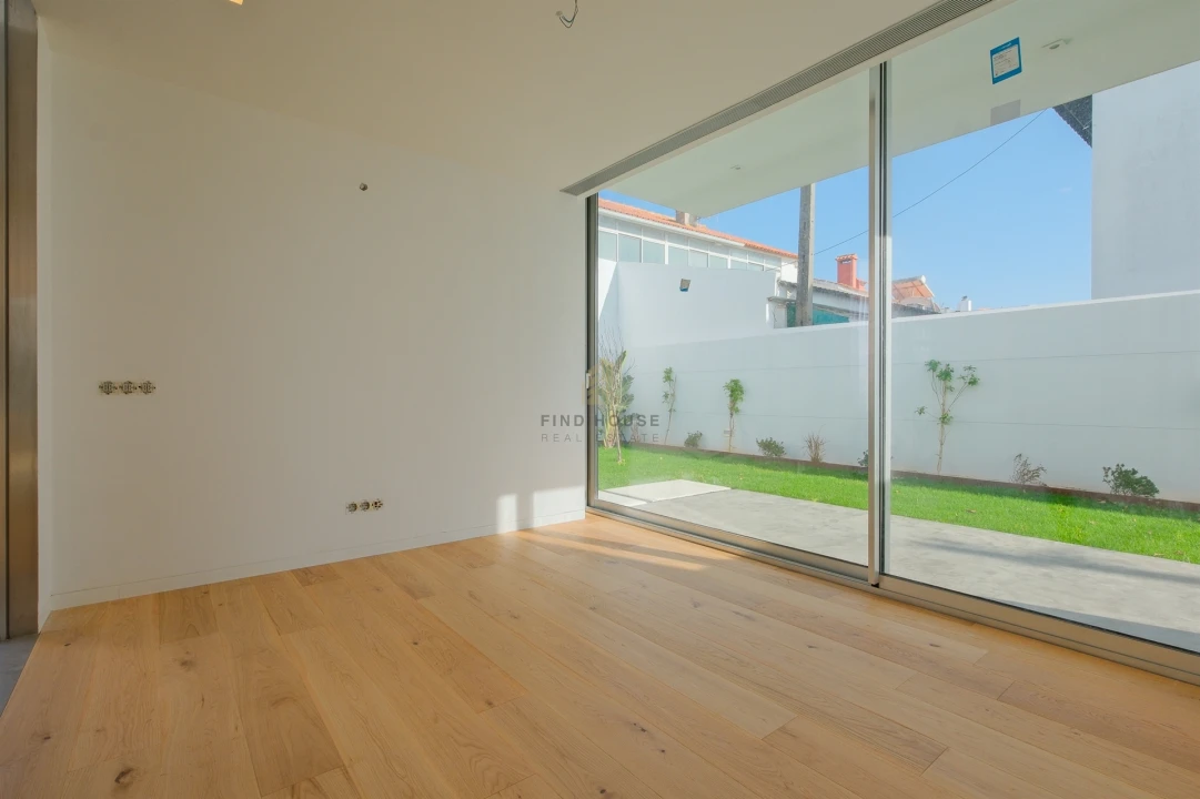 Moradia T4 para Venda em São Domingos de Rana Foto 16