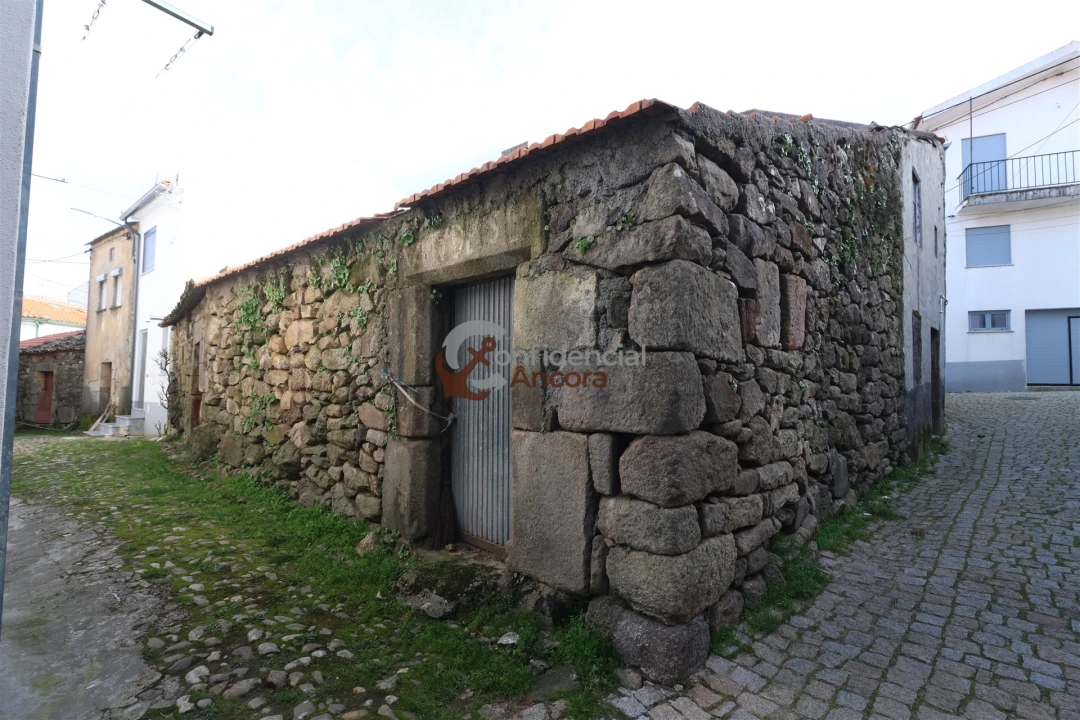 Moradia T2 para Venda em Folgosinho Foto 2