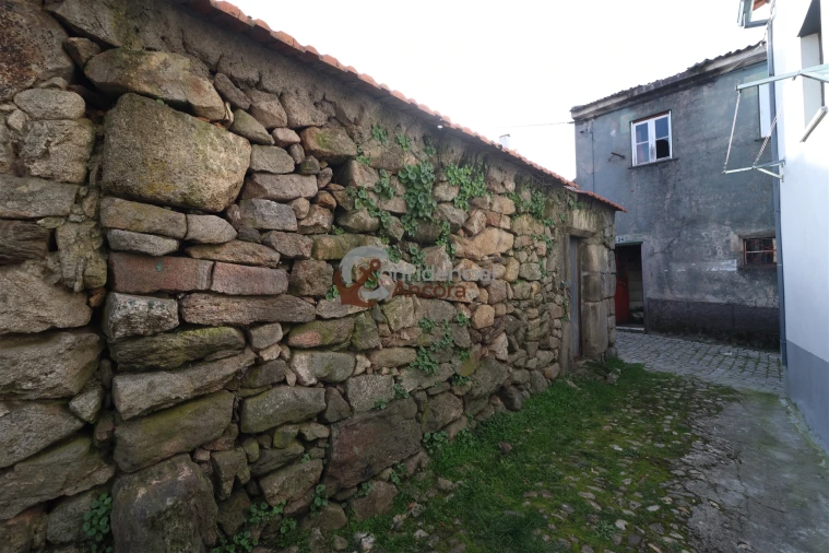 Moradia T2 para Venda em Folgosinho Foto 3