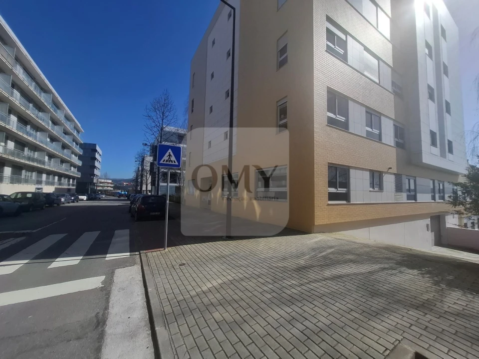 Garagem para Arrendamento em Nossa Senhora da Conceição, São Pedro e São Dinis Foto 1