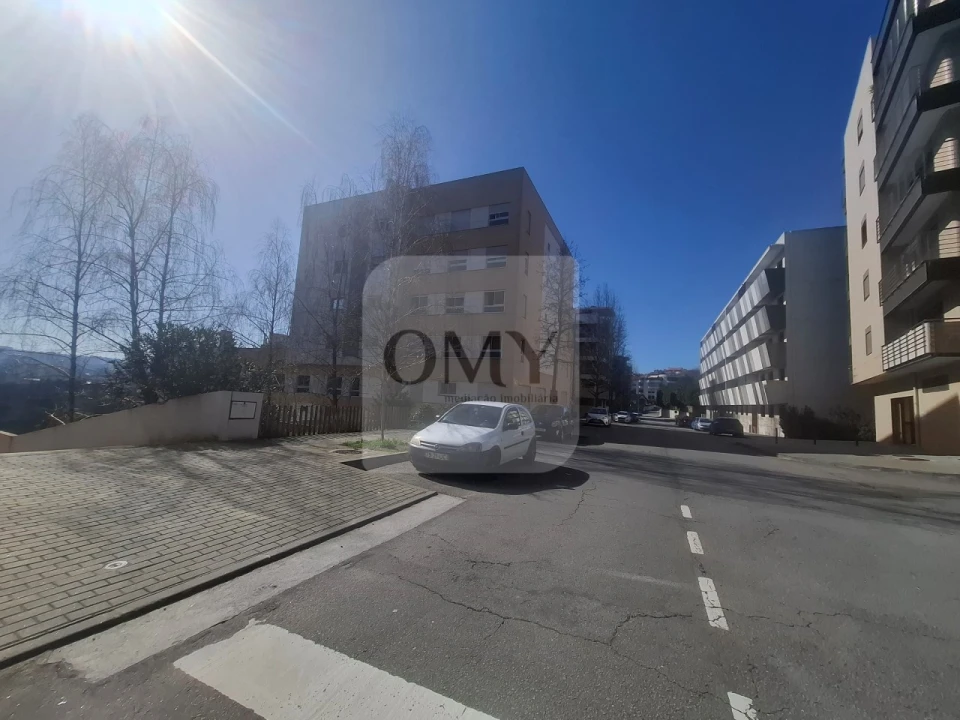 Garagem para Arrendamento em Nossa Senhora da Conceição, São Pedro e São Dinis Foto 2