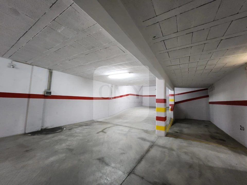 Garagem para Arrendamento em Nossa Senhora da Conceição, São Pedro e São Dinis Foto 3