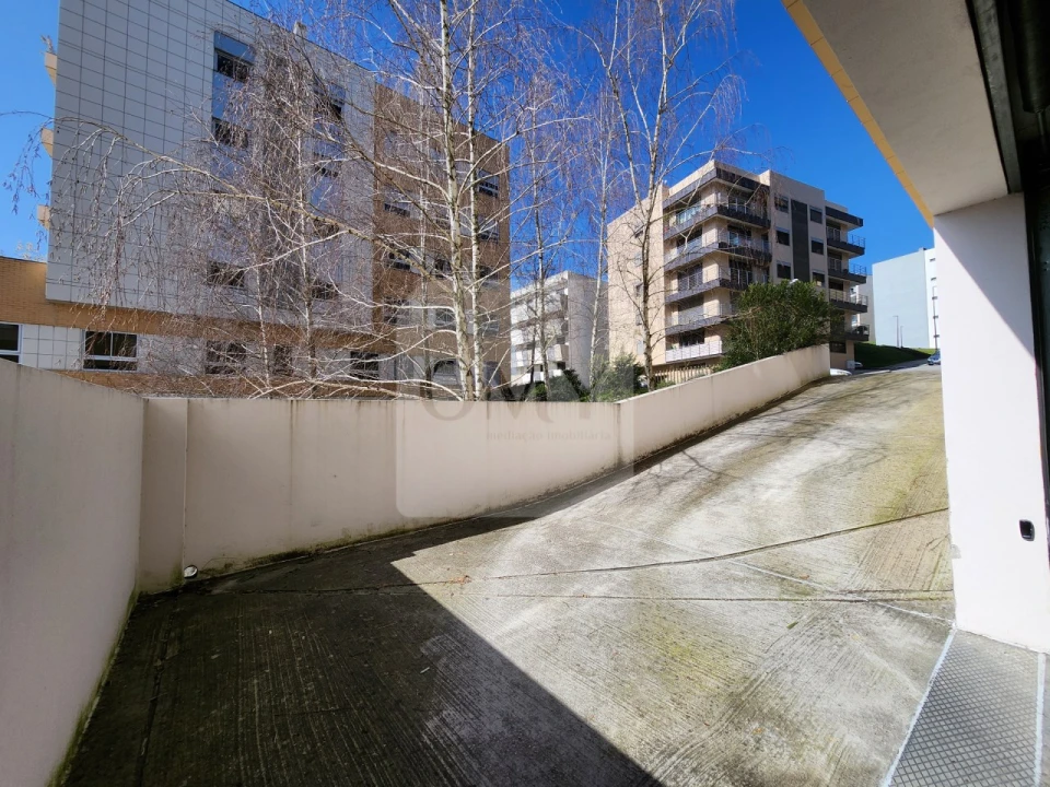 Garagem para Arrendamento em Nossa Senhora da Conceição, São Pedro e São Dinis Foto 5