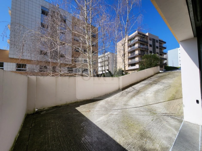 Garagem para Arrendamento em Nossa Senhora da Conceição, São Pedro e São Dinis Foto 5