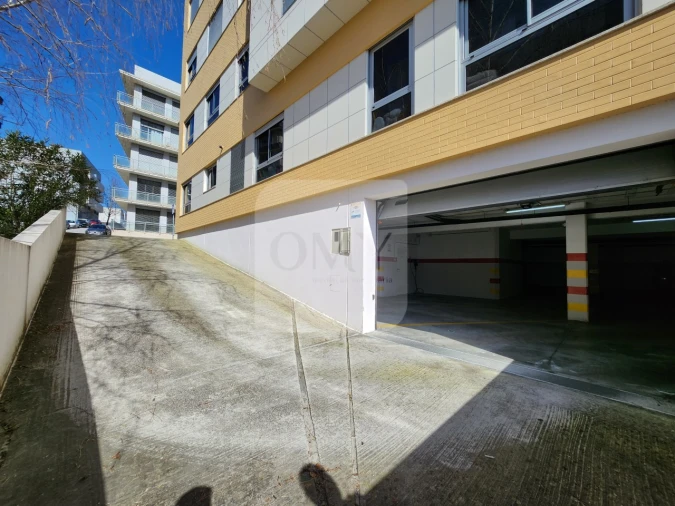 Garagem para Arrendamento em Nossa Senhora da Conceição, São Pedro e São Dinis Foto 6