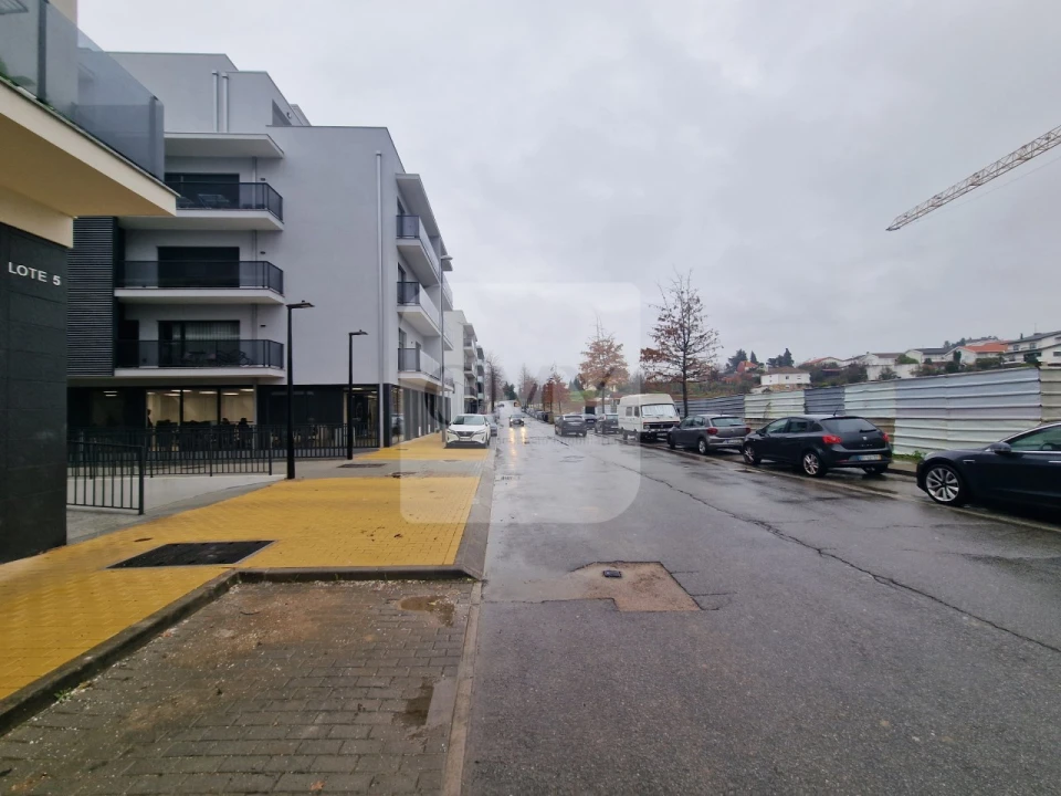 Loja para Arrendamento em Nossa Senhora da Conceição, São Pedro e São Dinis Foto 1