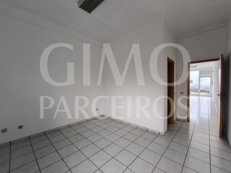 Loja para Arrendamento em Oliveira do Bairro Foto 5