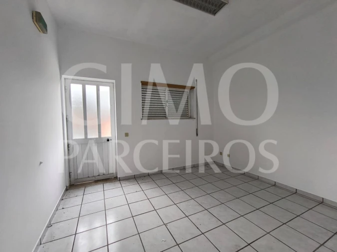 Loja para Arrendamento em Oliveira do Bairro Foto 4