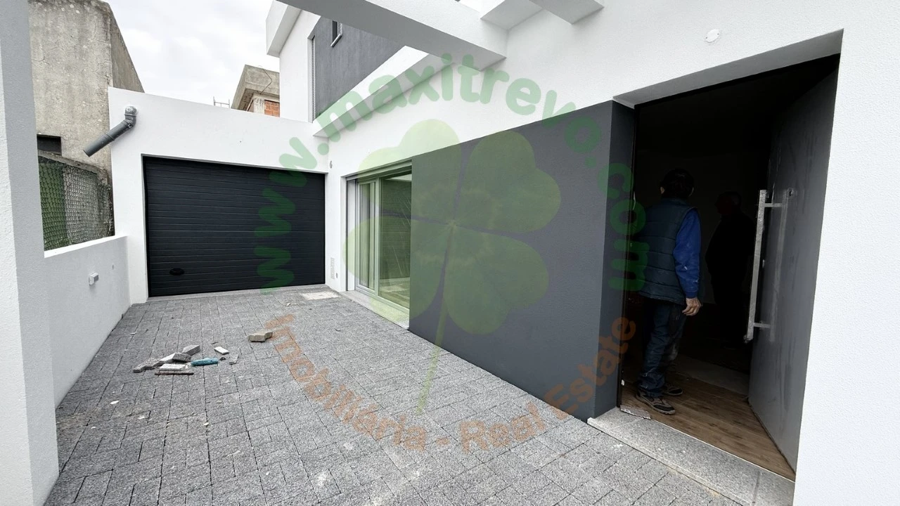 Moradia T4 para Venda em Fernao Ferro Foto 3