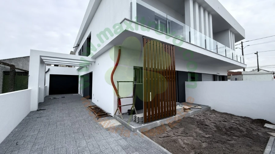 Moradia T4 para Venda em Fernao Ferro Foto 2