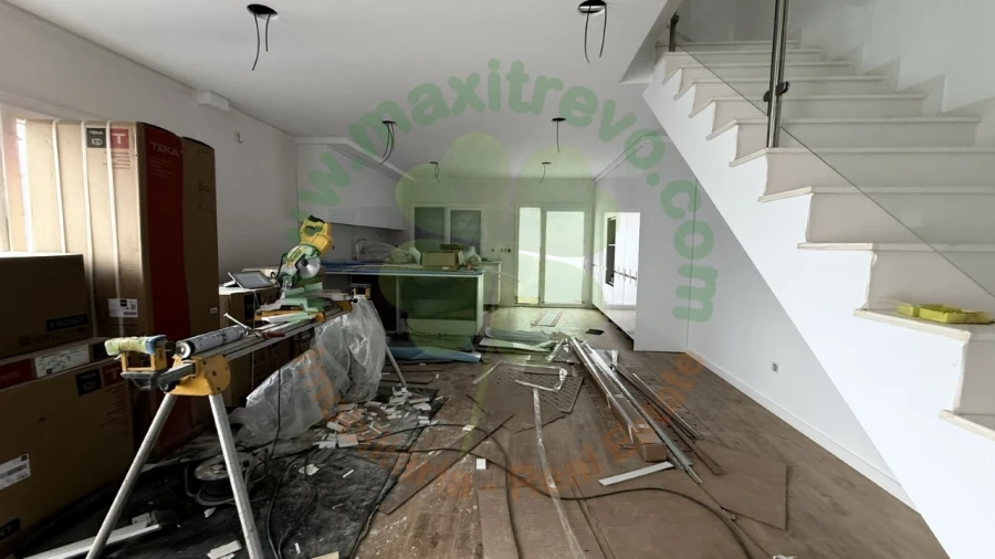 Moradia T4 para Venda em Fernao Ferro Foto 7