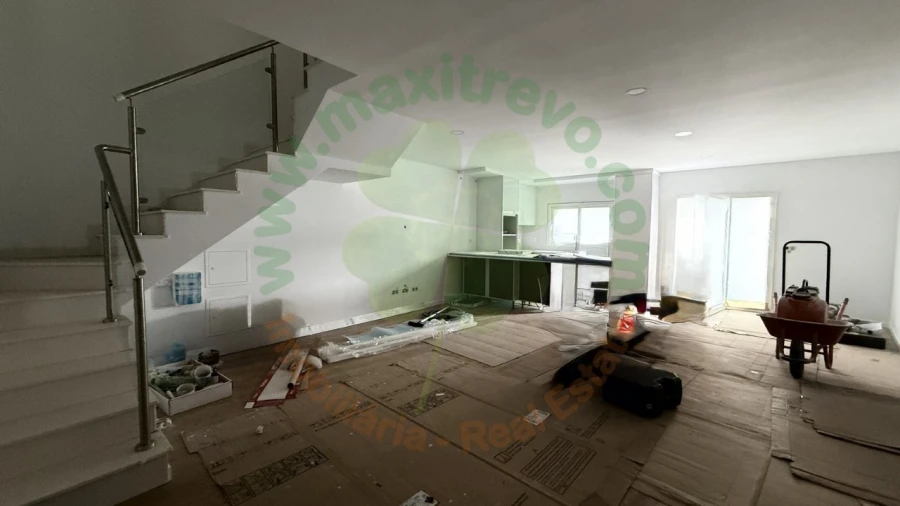 Moradia T4 para Venda em Fernao Ferro Foto 5