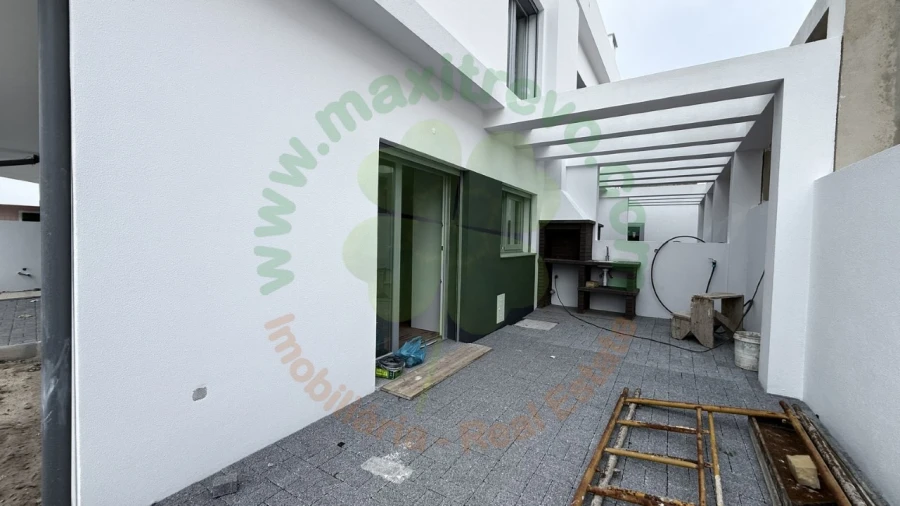 Moradia T4 para Venda em Fernao Ferro Foto 2