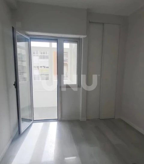 Apartamento T2 para Venda em Oeiras e São Julião da Barra, Paço de Arcos e Caxias