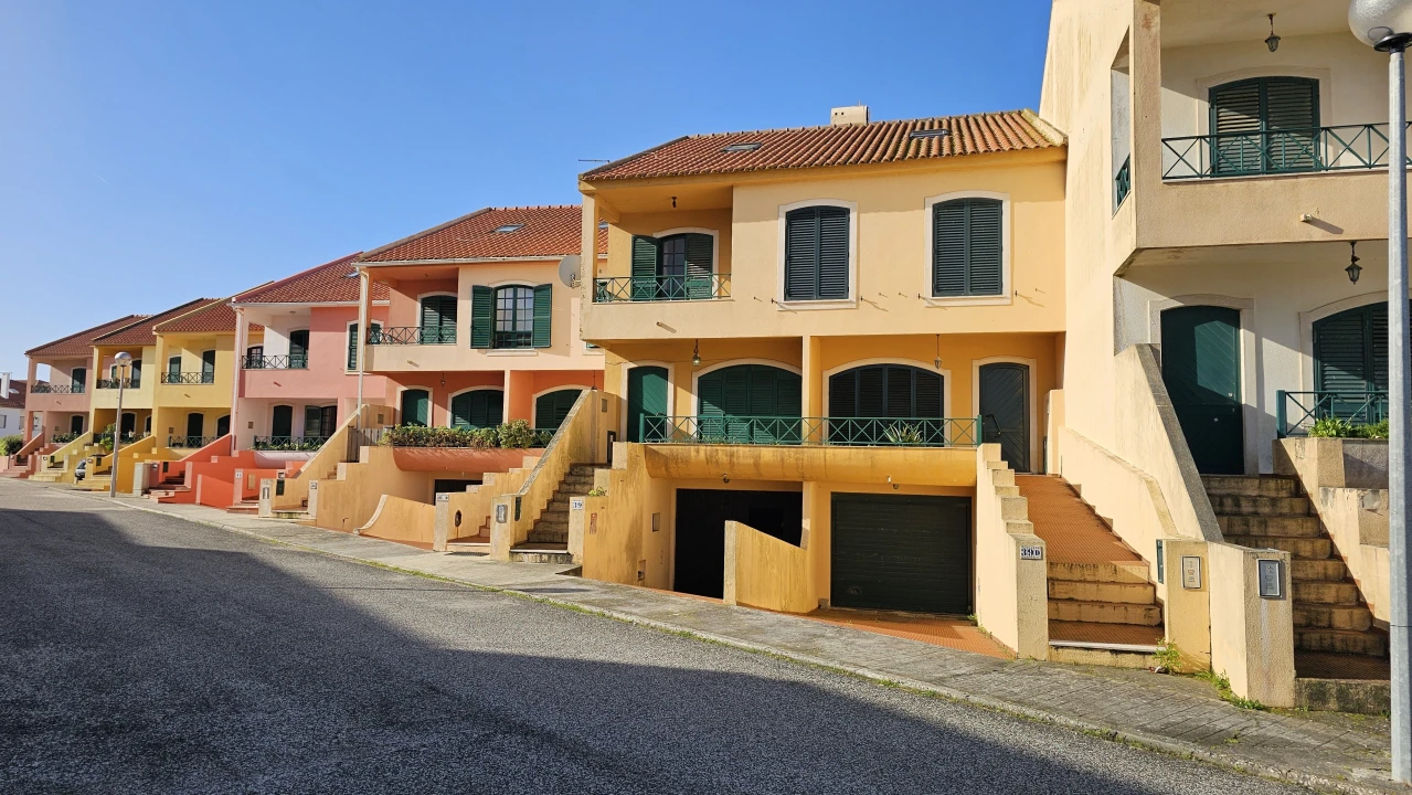 Moradia T3 para Venda em Atouguia da Baleia Foto 2