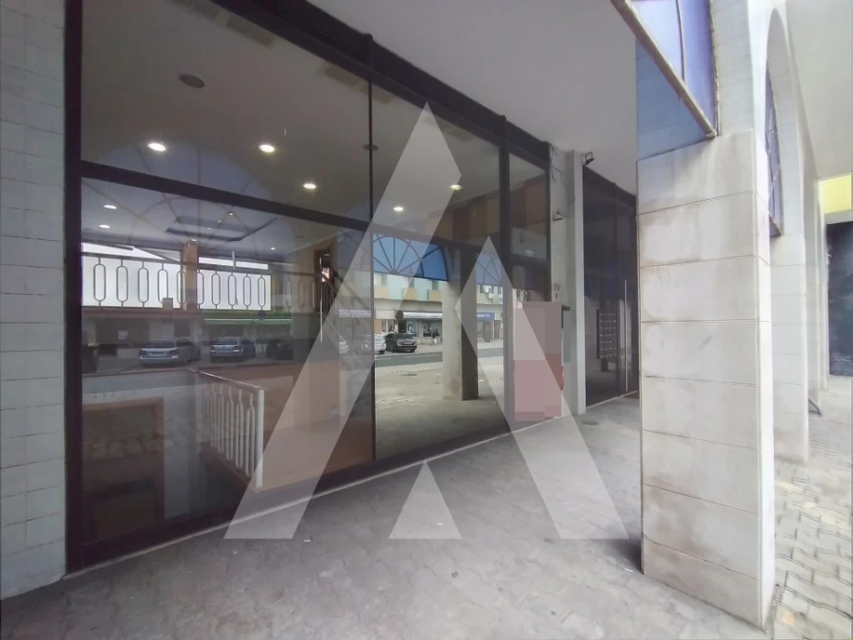 Loja para Venda em Alto do Seixalinho, Santo André e Verderena Foto 2