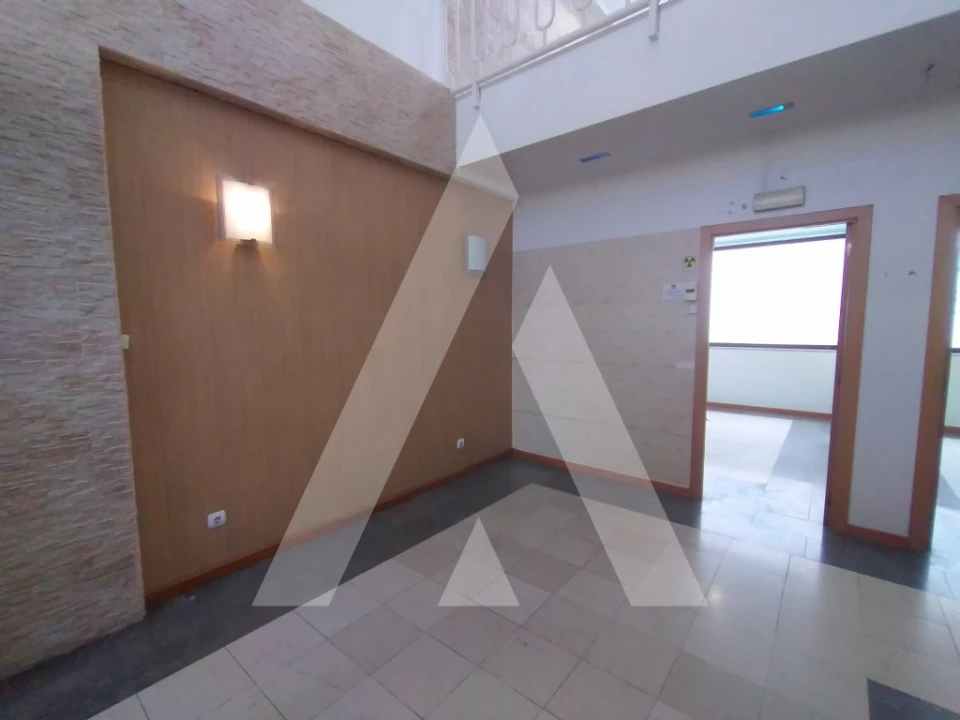 Loja para Venda em Alto do Seixalinho, Santo André e Verderena Foto 1