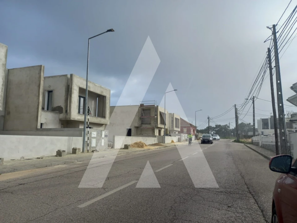 Moradia T4 para Venda em Corroios Foto 2