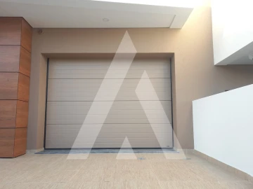 Moradia T5 para Venda em Charneca de Caparica e Sobreda