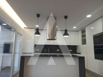 Moradia T5 para Venda em Charneca de Caparica e Sobreda