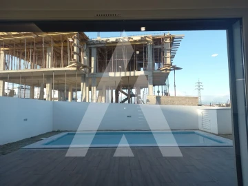 Moradia T5 para Venda em Charneca de Caparica e Sobreda