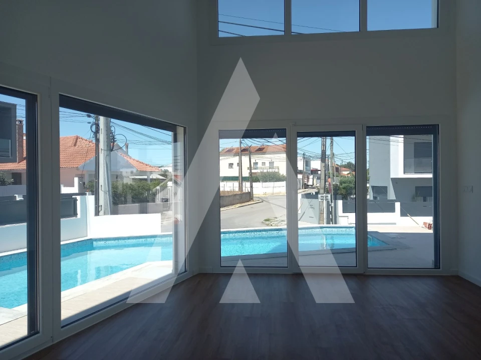 Moradia T4 para Venda em Fernao Ferro Foto 2