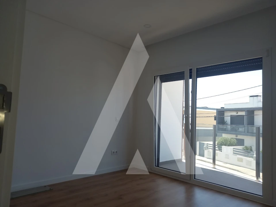 Moradia T4 para Venda em Fernao Ferro Foto 10