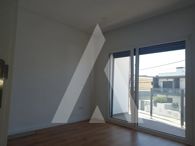 Moradia T4 para Venda em Fernao Ferro Foto 10