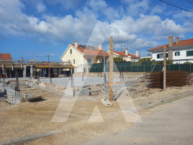 Moradia T4 para Venda em Fernao Ferro Foto 4