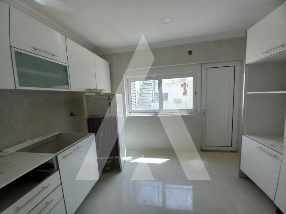 Moradia T3 para Venda em Corroios Foto 13