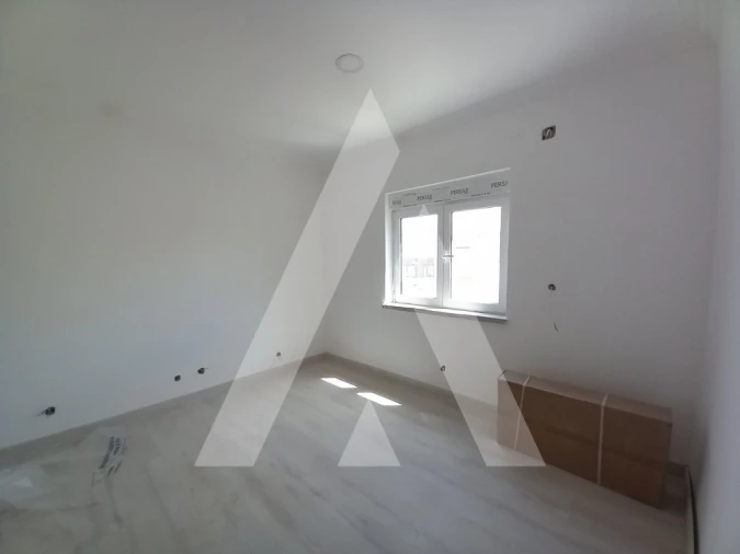 Moradia T3 para Venda em Corroios Foto 18