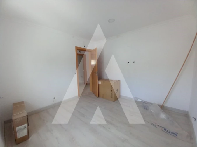 Moradia T3 para Venda em Corroios Foto 19