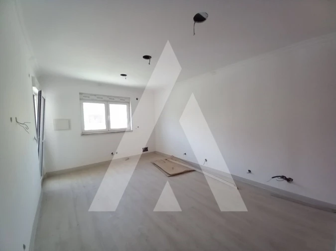 Moradia T3 para Venda em Corroios Foto 23