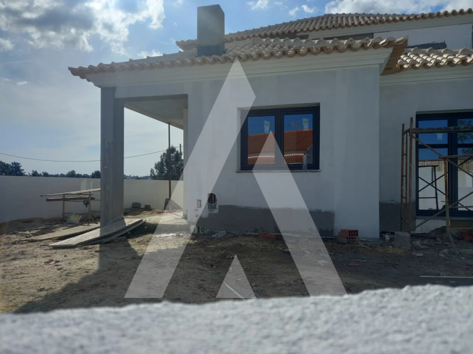 Moradia T4 para Venda em Fernao Ferro Foto 1